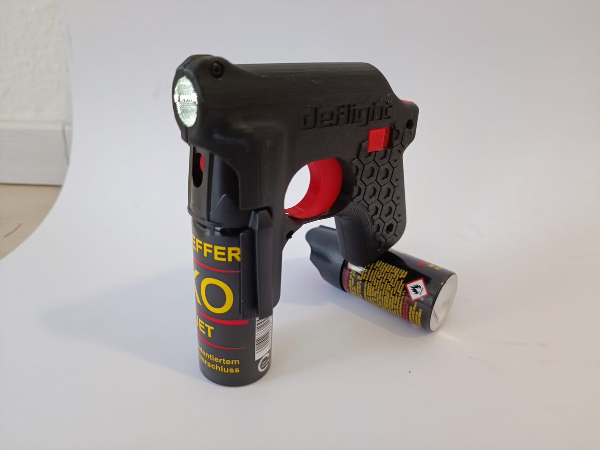 Defense Flashlight-Gun with Pepperspray Launcher